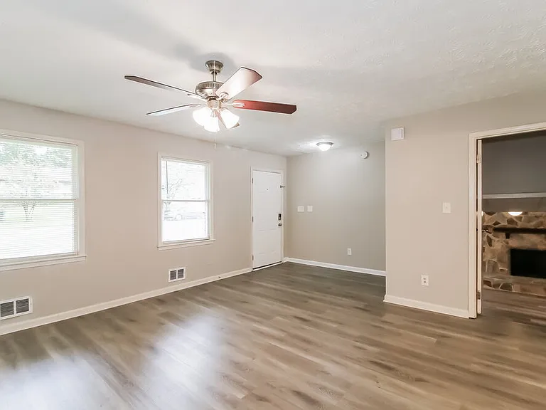 6183 Fieldcrest Dr — Photo 6