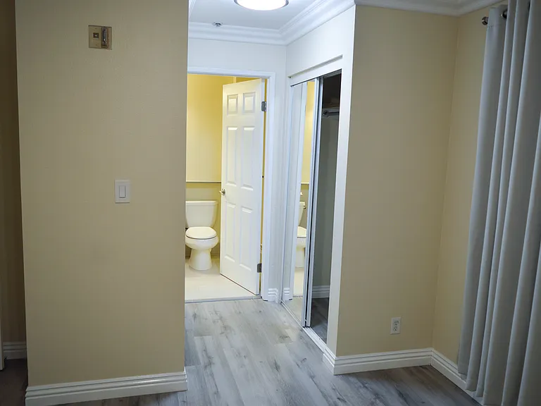 1726 Winona Blvd #105 — Photo 22