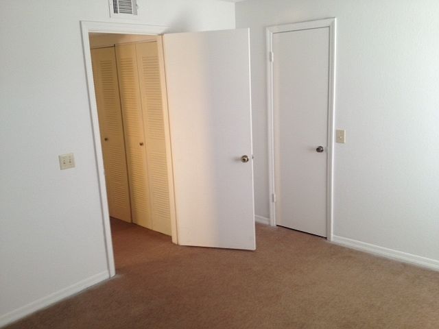 Bedroom w/walk in closet