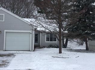 18101 Mohawk Dr, Spring Lake, MI 49456