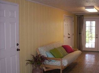 141 Lakeview Rd, Rockport, TX 78382