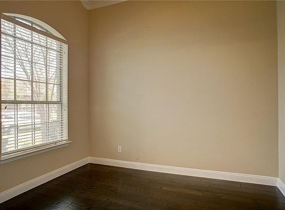 4th image of 6321 Flagstone Dr