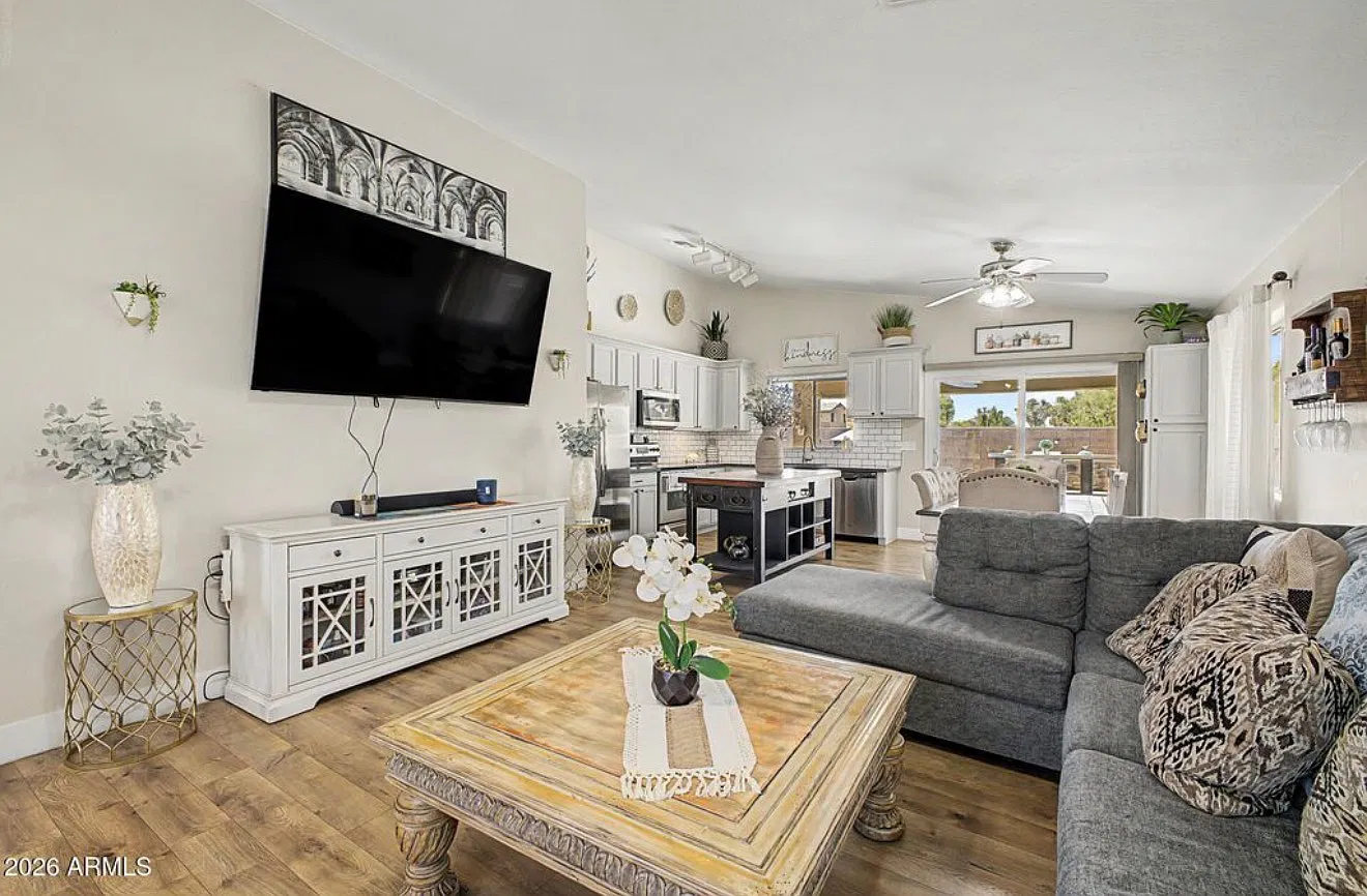 3 bed, 1341 sqft, $2,100 — Photo 3