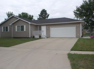 916 Broken Bow Trl, Brookings, SD 57006