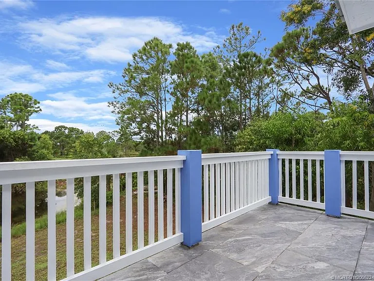 64 NE Acacia Trl — Photo 22