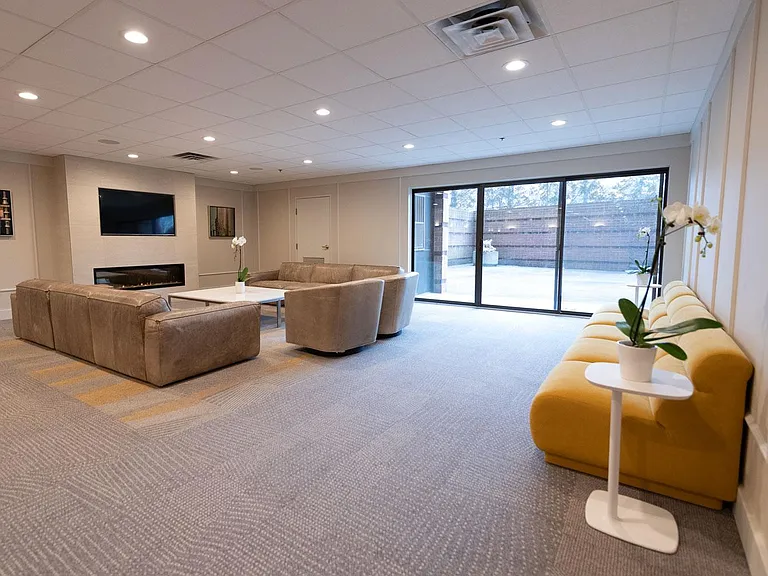 Kensington Place Apartments — Photo 15