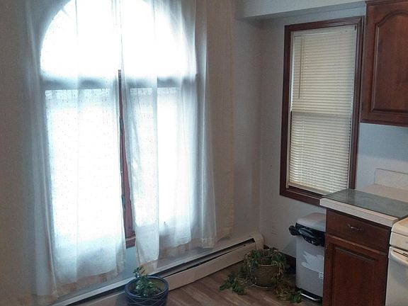 2nd image of 117 Ormsby Ave
