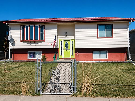 2nd image of 218 5th Ave NE