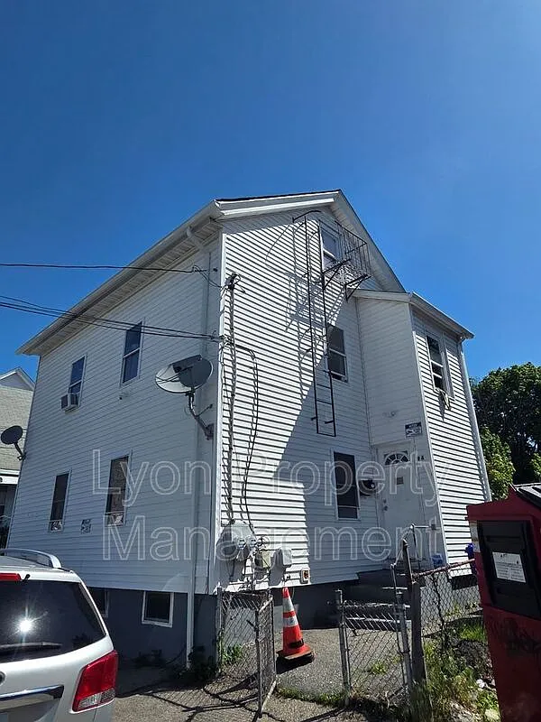 3 bed, 1.0 bath, $1,950 — Photo 1