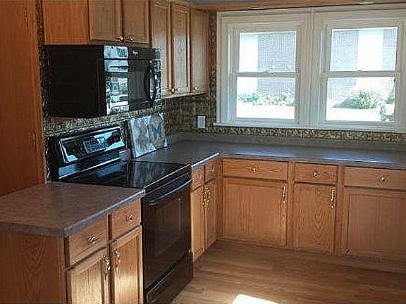 Kitchen, stove/microwave 