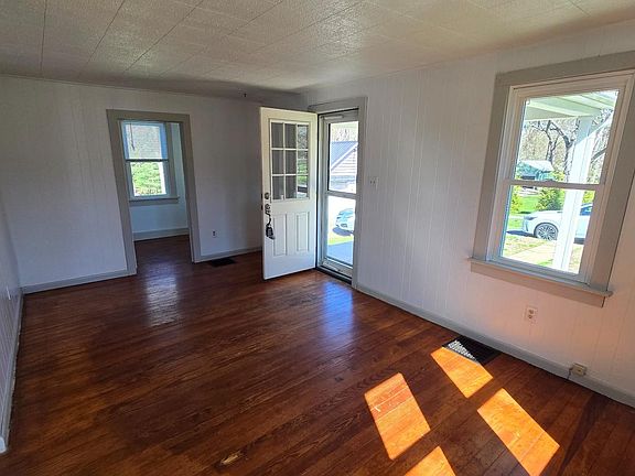 4th image of 1233 New London Rd