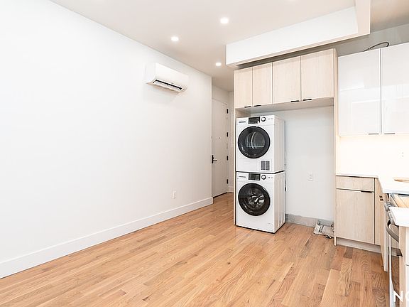 3rd image of 489 Grand St #6B