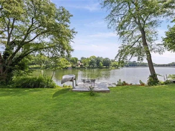 6829 Lakeshore Dr, Raytown, MO 64133