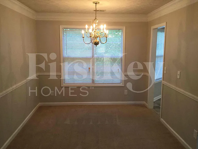 162 Olympic Dr — Photo 3