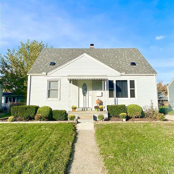 1st image of 21629 Revere St