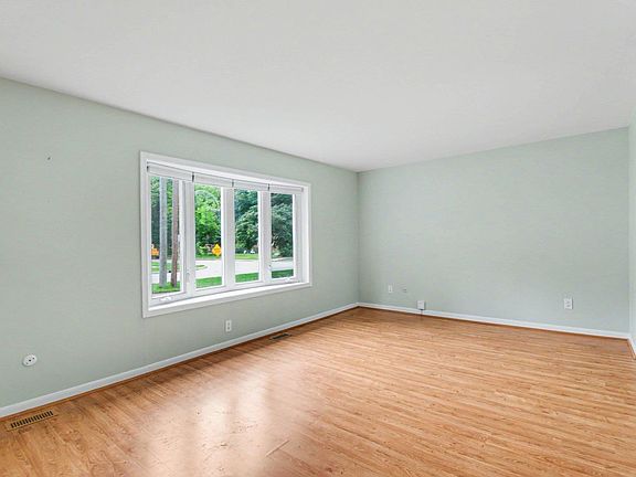 3rd image of 23425 Barfield St