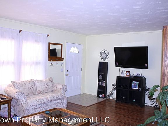 2nd image of 205 Cullum Ave