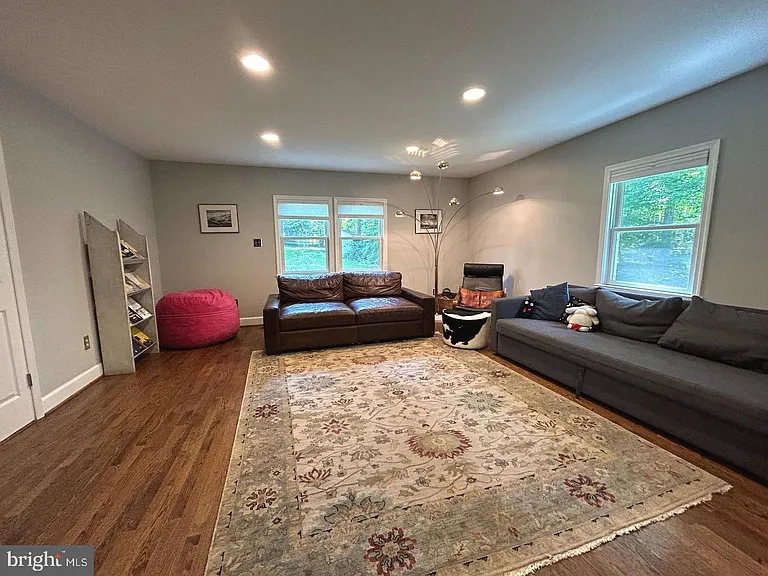 725 Forest Park Rd — Photo 10