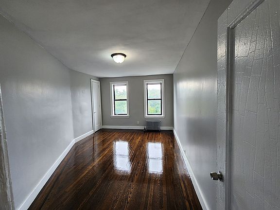5th image of 31 W Mosholu Pkwy N APT 5A