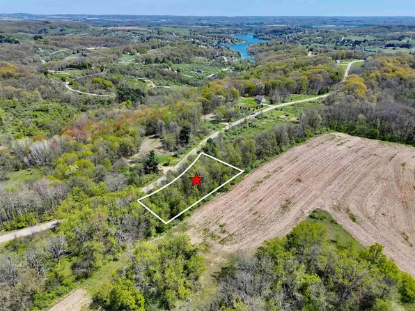 2 Dutch Hollow Rd, La Valle, WI 53941