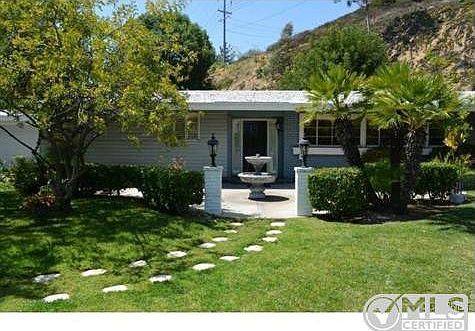 3rd image of 1425 Cresthaven Dr