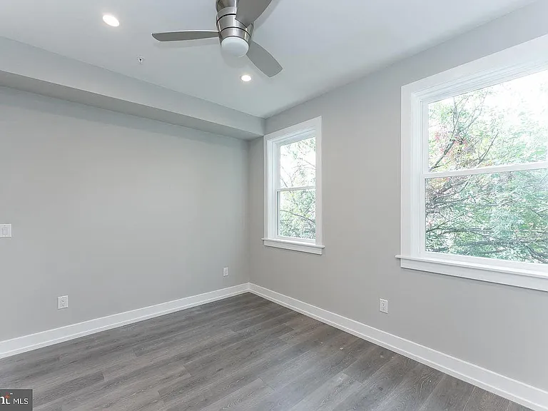 2127 N Randolph St — Photo 32