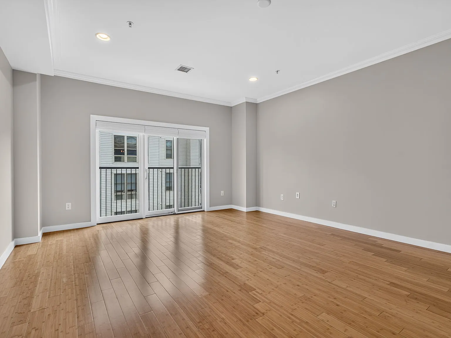 2 bed, 1290 sqft, $5,500 — Photo 2