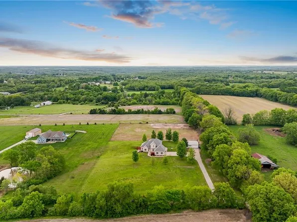 30704 E Adams Cemetery Rd, Grain Valley, MO 64029