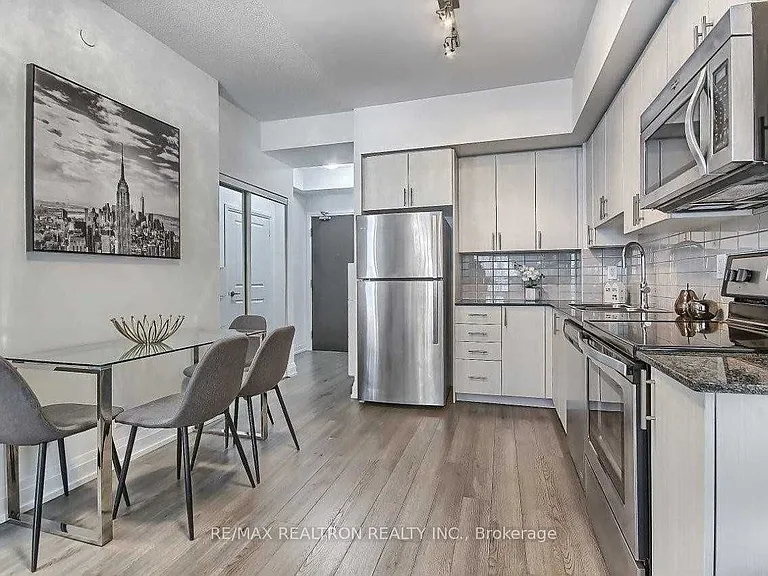 7890 Bathurst St #912 — Photo 4