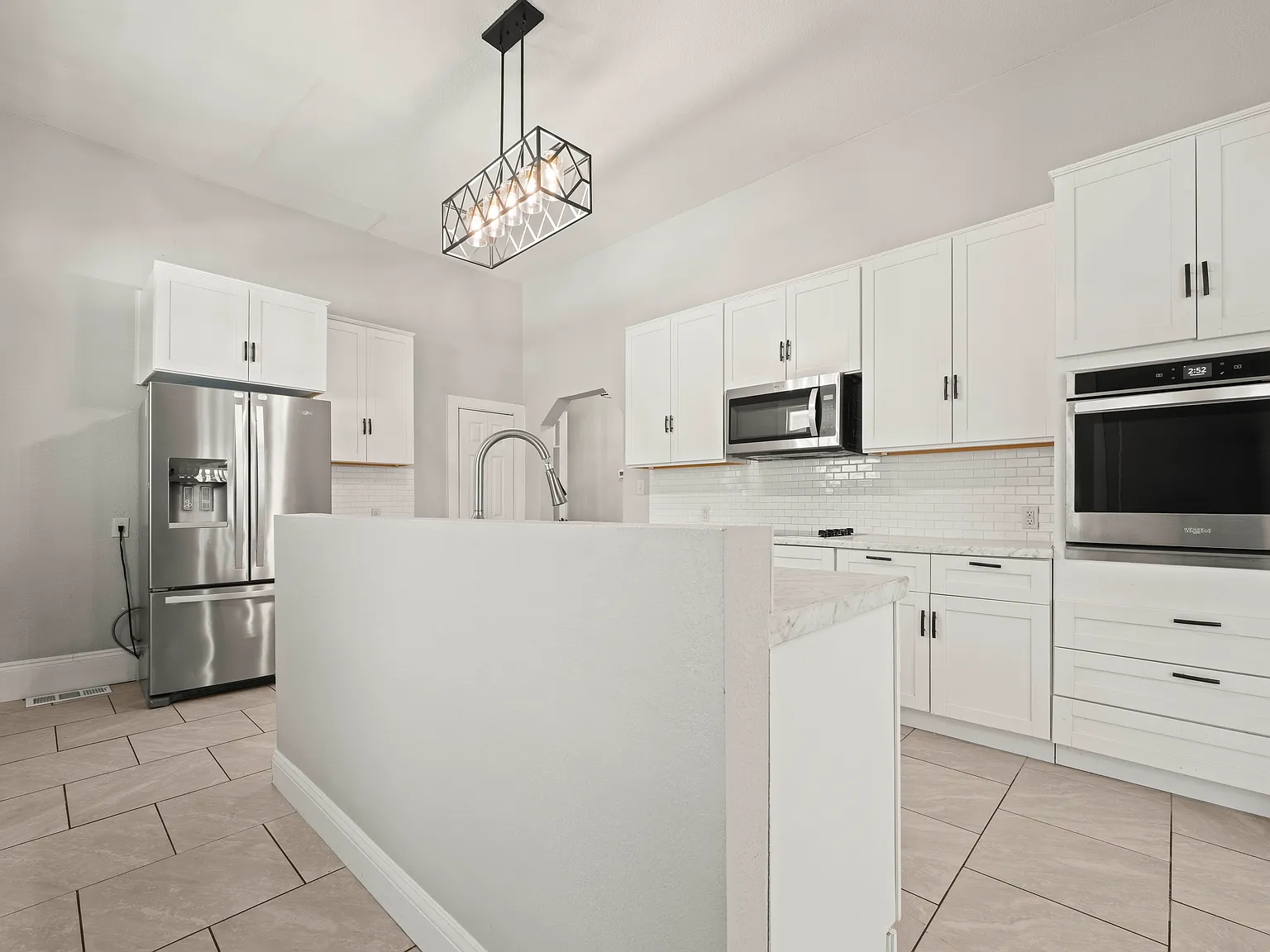 3 bed, 2353 sqft, $2,200 — Photo 2