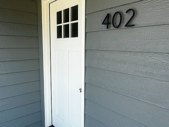3rd image of 402 W Okmulgee Ave