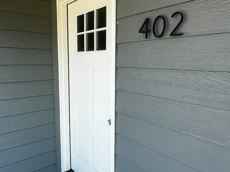 402 W Okmulgee Ave — Photo 3