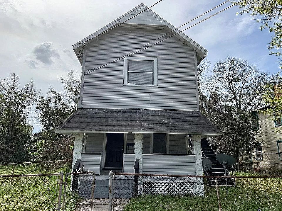 1st image of 3028 Thomas St