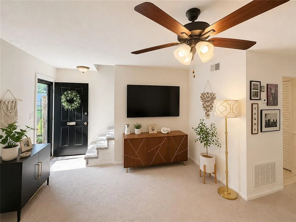 2 bed, 1.5 bath, 1194 sqft, $2,475 — Photo 2