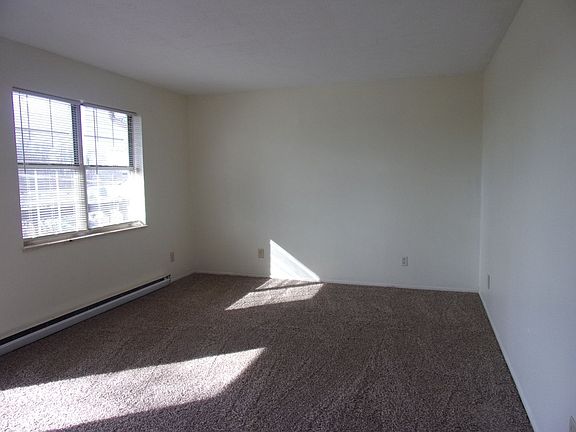 3rd image of 601 29th St APT C