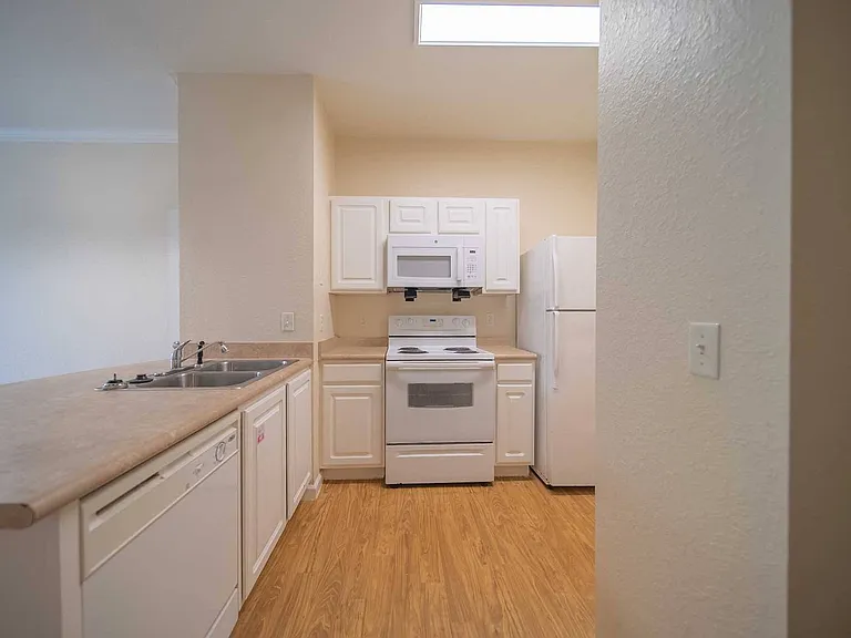 1810 W Cervantes St — Photo 14