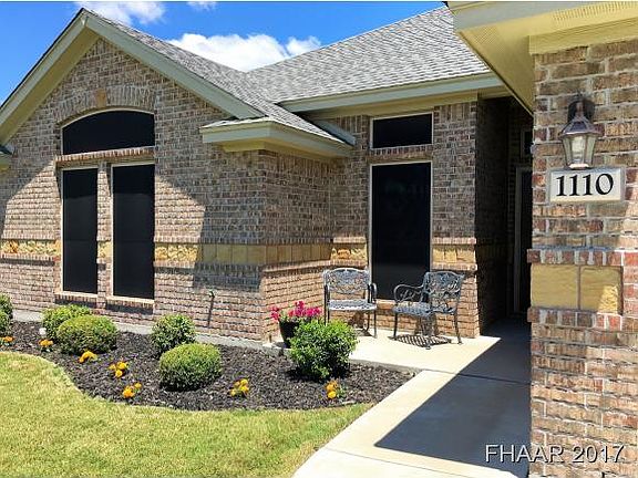 2nd image of 1110 Chaucer Ln