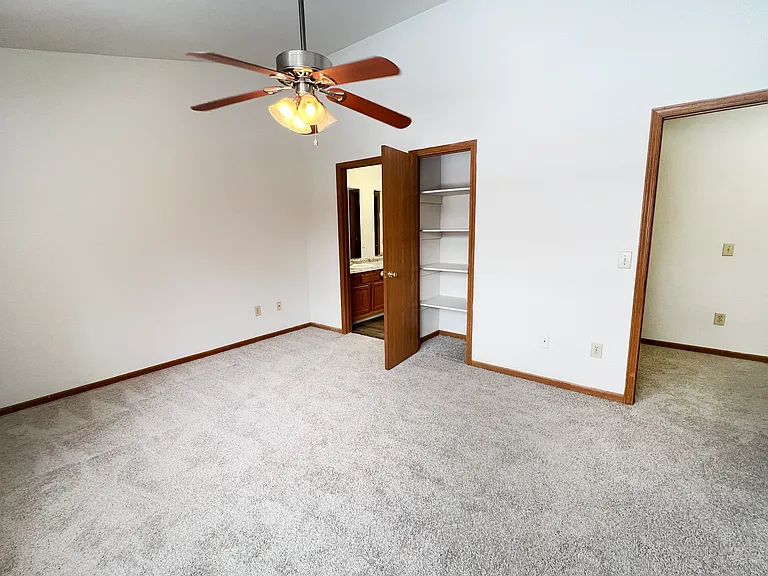 2550 N Limestone St — Photo 40