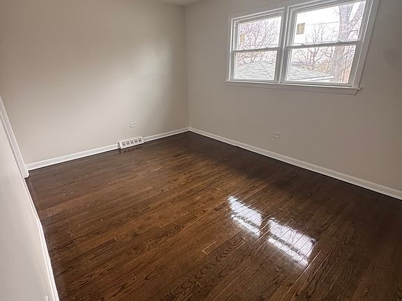 5th image of 14419 Blackstone Ave