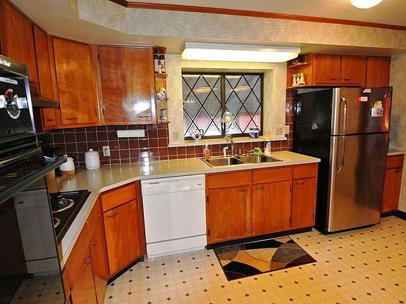 2nd image of 2040 Tennessee St