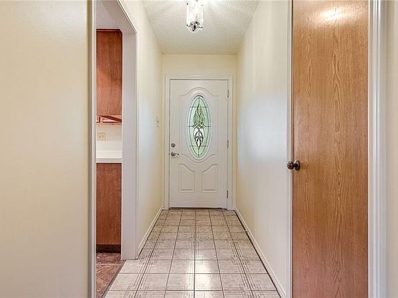 4th image of 1005 Lakewood Ln