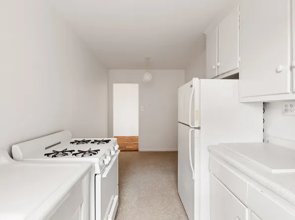 385 Grand Street L1807 image 13 of 14