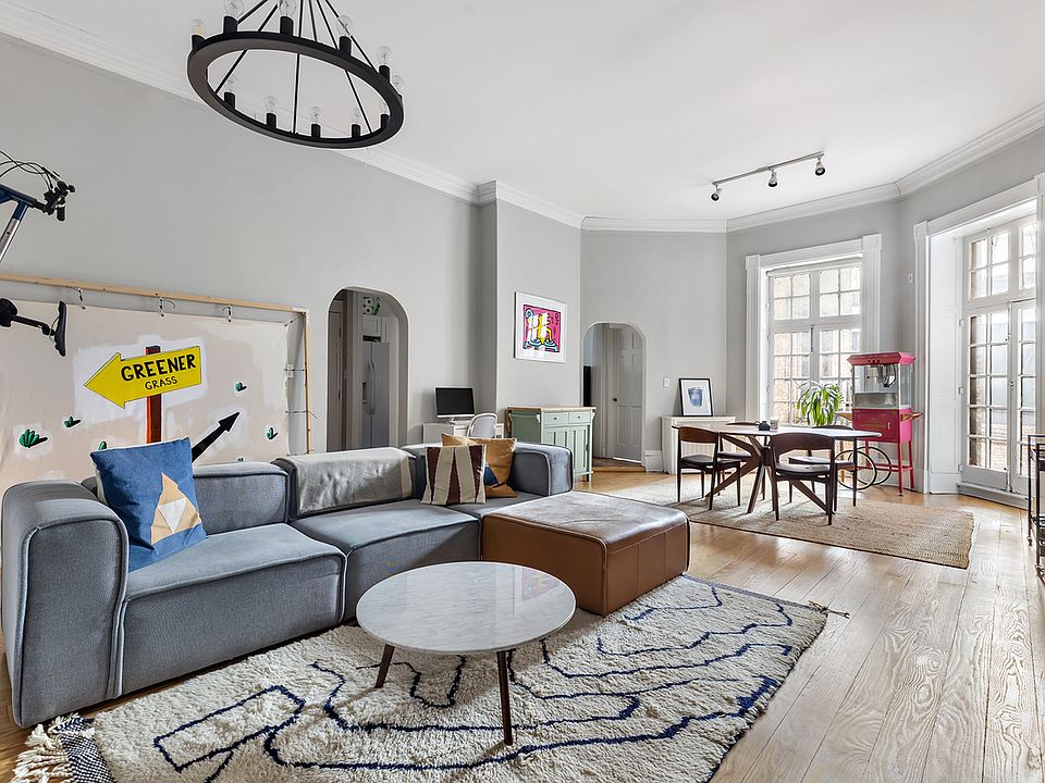 1st image of 23 Washington Sq N APT 2R