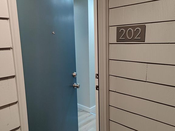5th image of 12719 NE 116th St APT E202