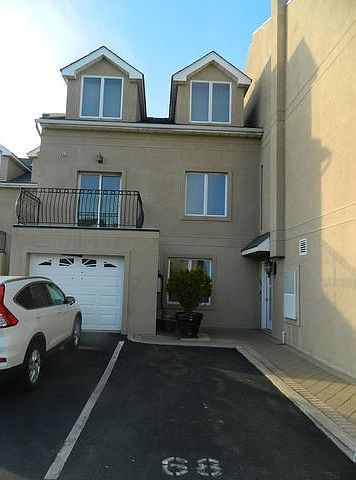 1st image of 1422-1444 Outlook Ave #3