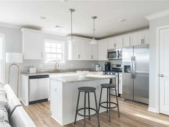 401 Altavista Dr, Clemmons, NC 27012