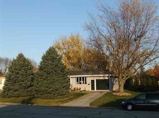617 2nd St SE, Dyersville, IA 52040