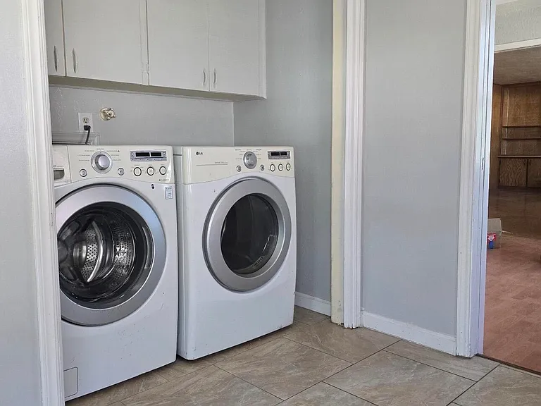 1205 Valencia Dr NE — Photo 6