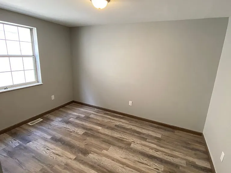 2163 Indianola Ave — Photo 43