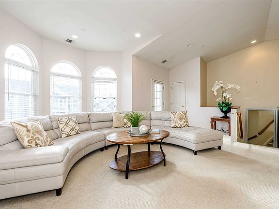 3rd image of 4 Jacqueline Way
